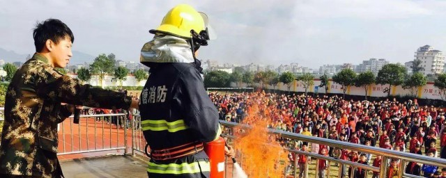 遇水燃烧物质起火时不能用什么扑灭 灭火器是什么