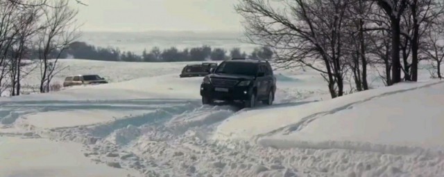 冬天雪地爬坡驱车方法 雪天怎么爬坡驱车