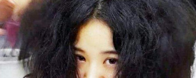 自来卷头发枯燥怎样解决 头发干枯毛躁又有自然卷怎样办