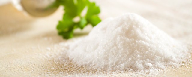 盐水为什么能去油漆味呢 盐水能不能去油漆味