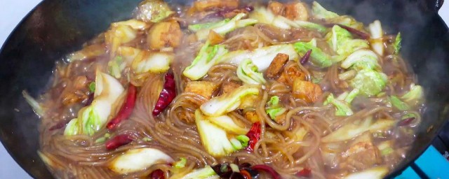 猪肉白菜炖粉条的做法 猪肉白菜炖粉条的具体制作次序