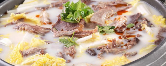 熟羊肉炖白菜粉条的做法 怎样做熟羊肉炖白菜粉条