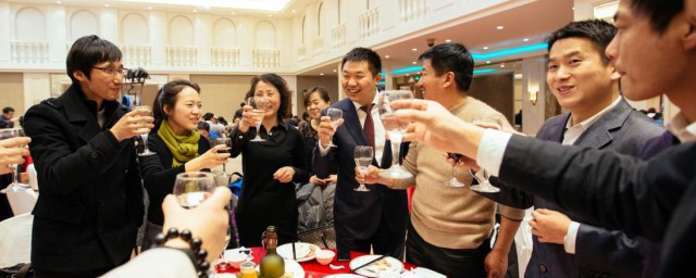 对长辈的祝酒词 给长辈敬酒词有哪些