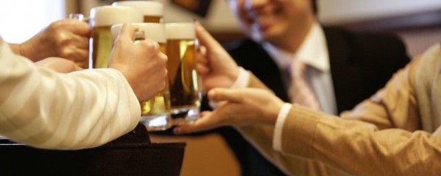 适合和朋友喝酒发的朋友圈 喝酒发的圈范例