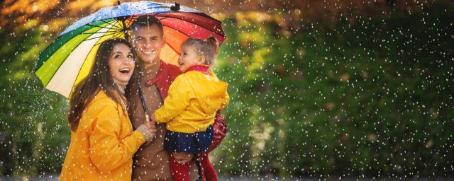 天天下雨发朋友圈幽默搞笑句子 形容天天下雨的搞笑句子