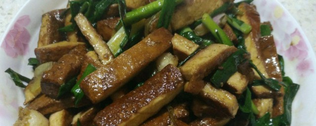 蒜黄炒豆腐干的做法 蒜黄炒豆腐干的制作次序