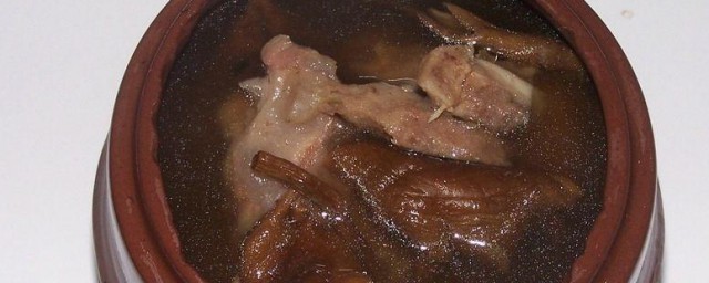茶树菇煲龙骨怎样做 茶树菇煲龙骨怎样做