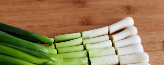 吃过蒜苗怎样解决口里的臭味 吃蒜苗口臭怎样办