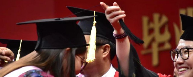 学士帽拨穗是什么意思 学士帽拨穗的道理
