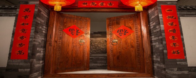 贴对联要注意些什么 过年贴对联要注意什么