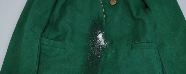 呢子大衣脏了怎样清理 呢子大衣的清洗技巧
