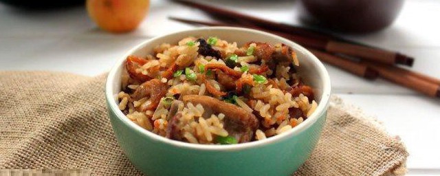 葱香排骨焖饭怎样做 做葱香排骨焖饭流程