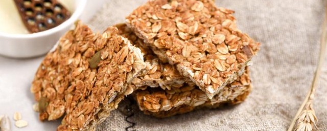 全麦燕麦饼干制作要领 全麦燕麦饼干制作方式与步骤