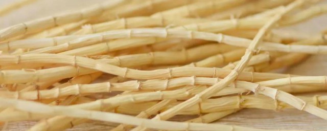 芦根泡水喝有什么用处 芦根泡水喝的用处