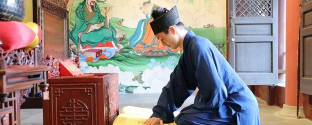 三叩九拜具体是怎样做的 三叩九拜是什么