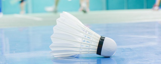 羽毛球高远球怎样打 怎样打羽毛球高远球