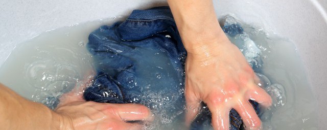 怕衣服掉色怎样处理 衣服掉色可以怎样改善
