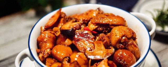 地锅鸡贴饼的做法 如何做地锅鸡贴饼