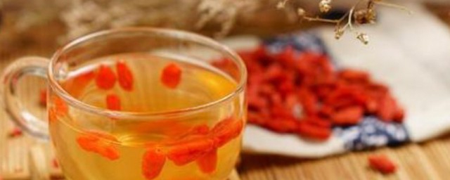 枸杞泡水喝还用吃吗 枸杞泡水喝可以吃吗