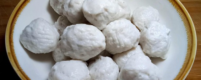 白鲢制作鱼丸的技巧 怎样制作白鲢鱼丸