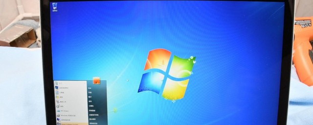 笔记本屏幕变色怎样解决 笔记本win10电脑显示器一直变色怎样解决