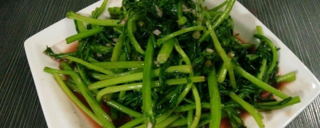 茼蒿菜炒三丁的做法 茼蒿菜炒三丁如何做