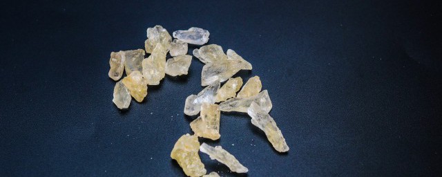 冰糖的功效与作用及忌讳 冰糖的好处和注意事项