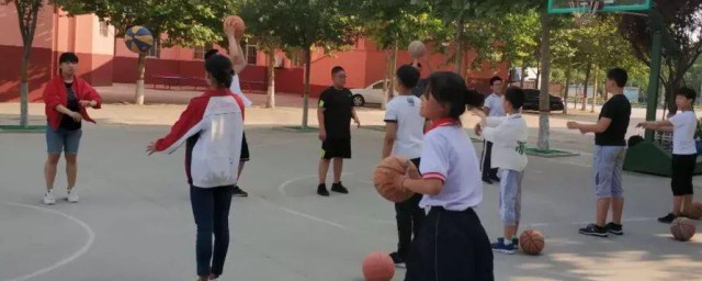 篮球双手传接球要领 篮球双手如何传接球
