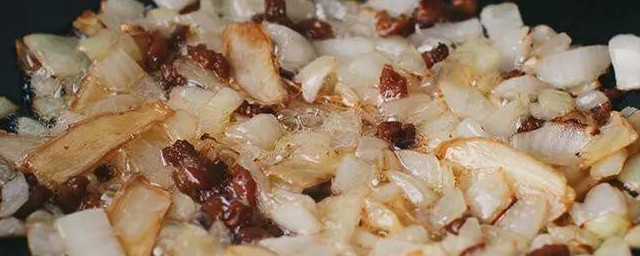 如何做羊肉焖饭好吃 做羊肉焖饭好吃的要领