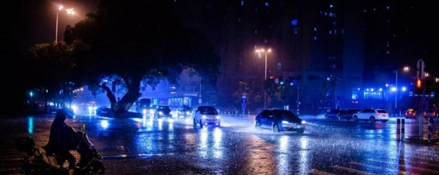形容冬季夜里雨大的句子 描写冬夜暴雨的句子推荐