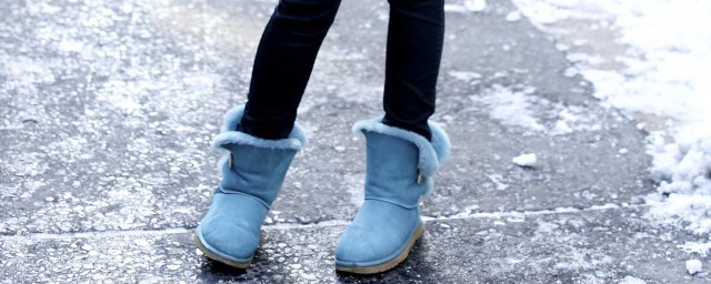 雪地靴搭配什么衣服好看 雪地靴怎样搭配好看