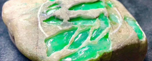 翡翠怎样挑选该怎样识别真假 翡翠怎样判断真假