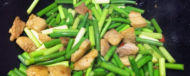 蒜苔炒肉肠怎样做 蒜苔炒香肠的家常做法