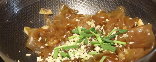 如何做蒜焖粉皮 蒜焖粉皮做法介绍