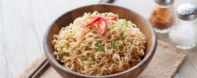 如何做牛奶芝士泡面 制作牛奶芝士泡面的方式