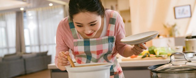 白萝卜猪血粉丝汤怎样做 白萝卜猪血粉丝汤做法简介