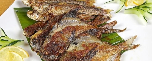 煎小杂鱼诀窍 油煎小杂鱼的做法