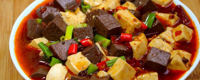 辣血豆腐如何炒好吃又简单 辣血豆腐做法介绍