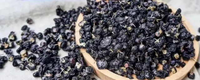 黑枸杞的作用与功效及精确的泡茶技巧 黑枸杞的作用与功效及泡茶技巧分别是什么