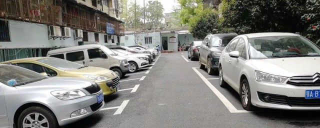 小区单侧车位停车技巧 小区停车技巧分享