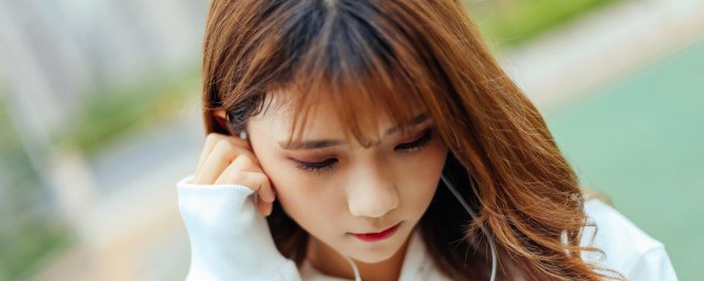 一个人远眺看天空破晓是什么歌 失眠播报歌曲介绍