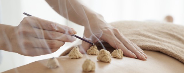 冬天艾灸的最佳时间是 冬天艾灸有没有推荐的时间段