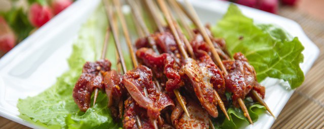 焖烤羊肉串的腌制技巧 羊肉串的腌制技巧
