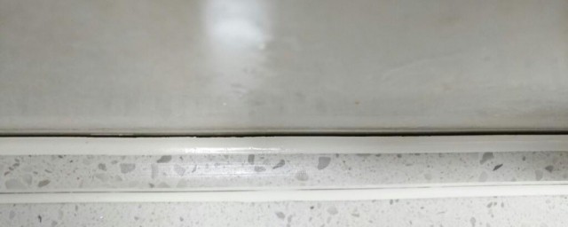 去玻璃门胶技巧 门窗玻璃胶祛除怎样做