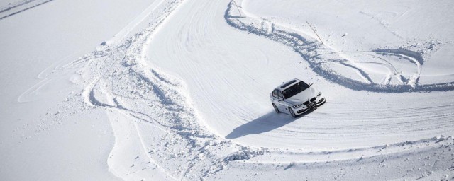冰雪路面汽车上坡驾驶方式 冰雪路面汽车上坡驾驶要领介绍