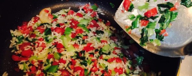 油菜腊肉焖饭怎样做 油菜腊肉焖饭怎样做