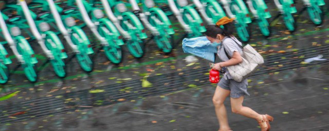 冬季下雨唯美早安语 下雨的时候如何表达早安