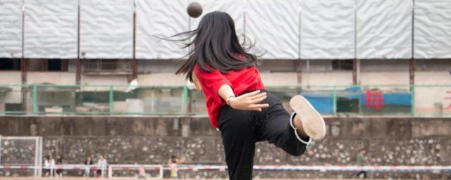 初中女生扔铅球的技巧 初中女生扔铅球的技巧推荐