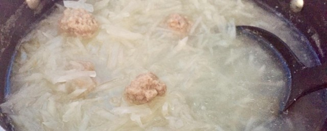 萝卜汆丸子怎样做 萝卜汆丸子的简单做法