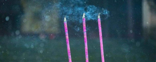 拜祖先烧香的精确技巧 拜祖上香的讲究
